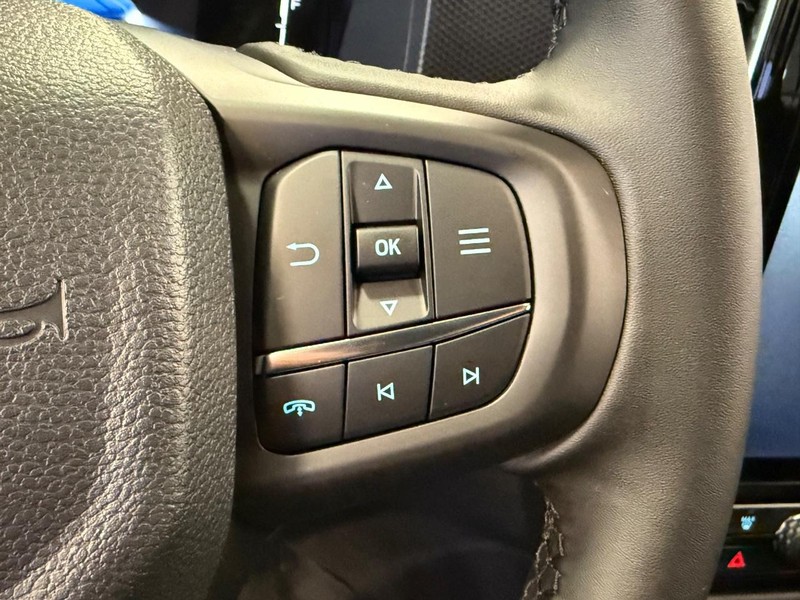 Ford Ranger Vehicle Full-screen Gallery Image 12