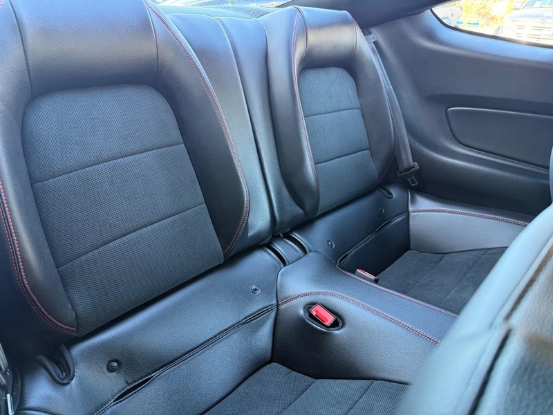 Ford Mustang Vehicle Full-screen Gallery Image 8