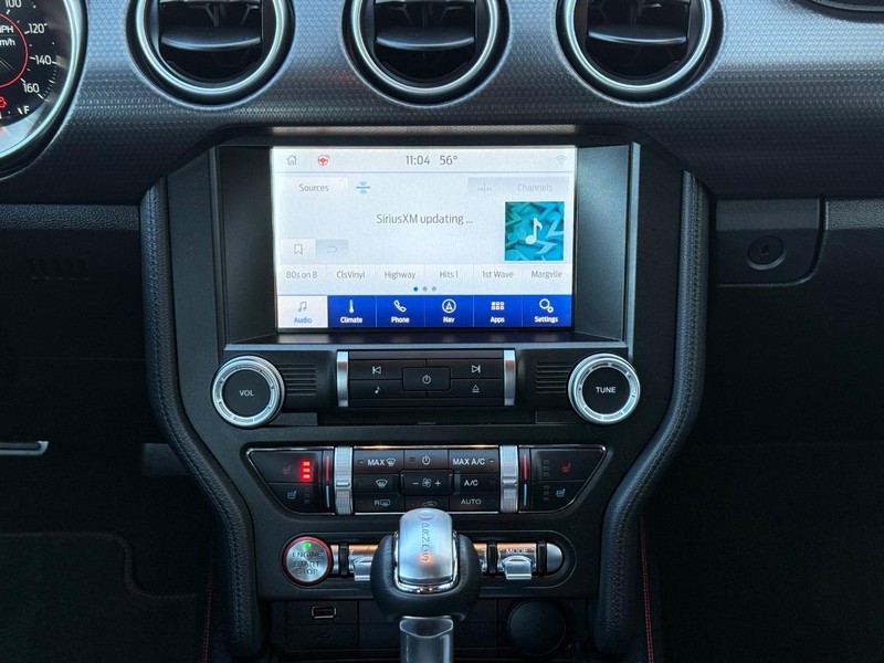 Ford Mustang Vehicle Full-screen Gallery Image 10