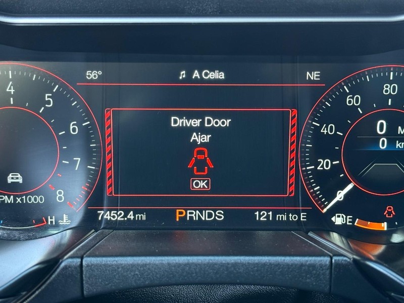 Ford Mustang Vehicle Full-screen Gallery Image 17