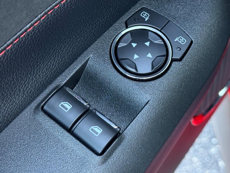 Ford Mustang Vehicle Full-screen Gallery Image 20