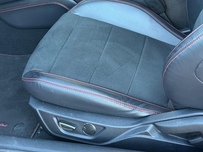 Ford Mustang Vehicle Full-screen Gallery Image 21