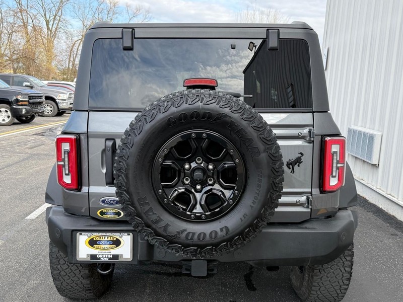 Ford Bronco Vehicle Full-screen Gallery Image 4