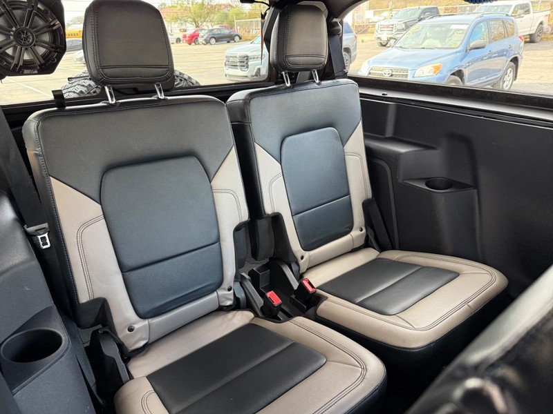 Ford Bronco Vehicle Full-screen Gallery Image 9