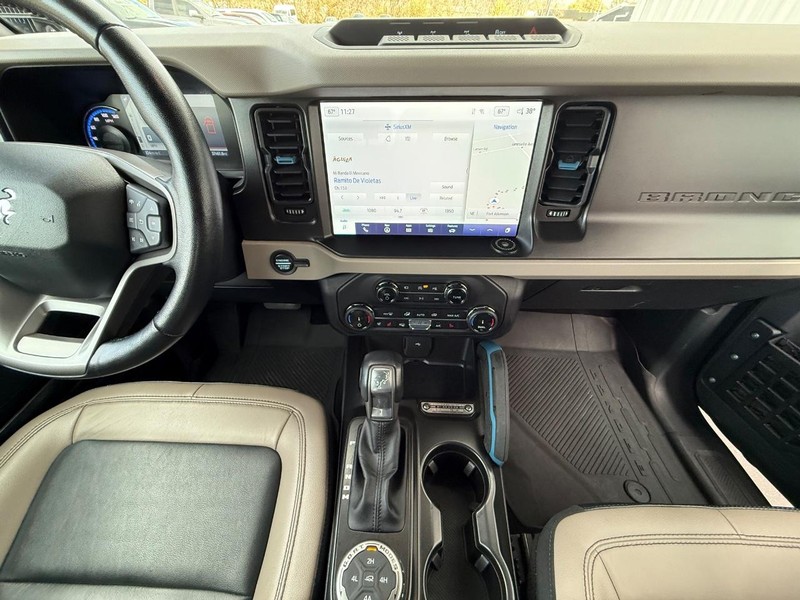 Ford Bronco Vehicle Full-screen Gallery Image 10