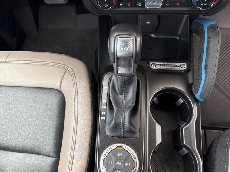 Ford Bronco Vehicle Full-screen Gallery Image 12