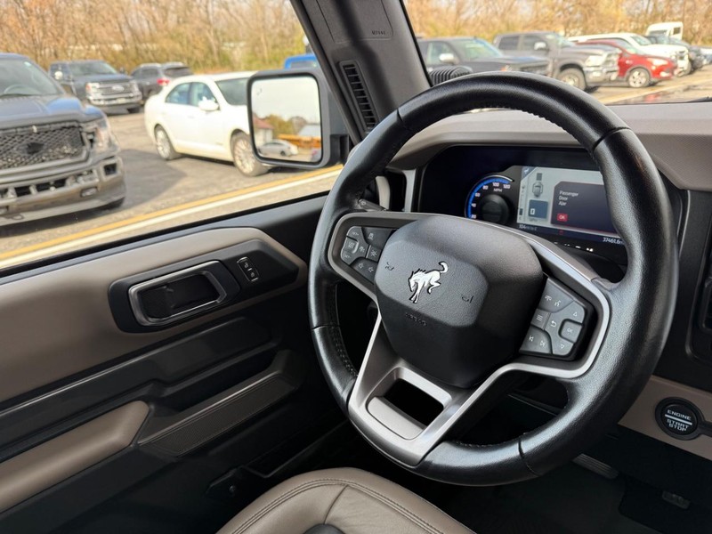 Ford Bronco Vehicle Full-screen Gallery Image 13