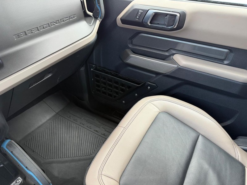 Ford Bronco Vehicle Full-screen Gallery Image 14