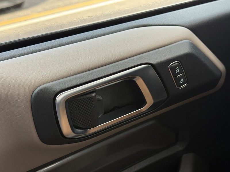 Ford Bronco Vehicle Full-screen Gallery Image 21