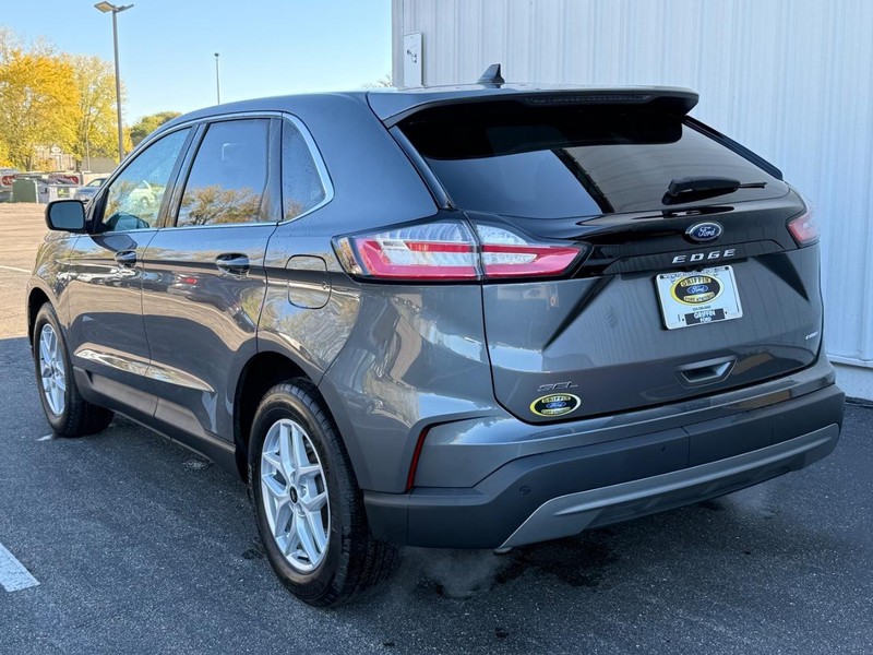 Ford Edge Vehicle Full-screen Gallery Image 03