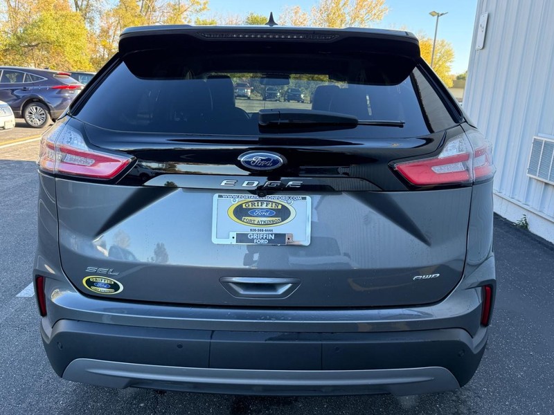 Ford Edge Vehicle Full-screen Gallery Image 04