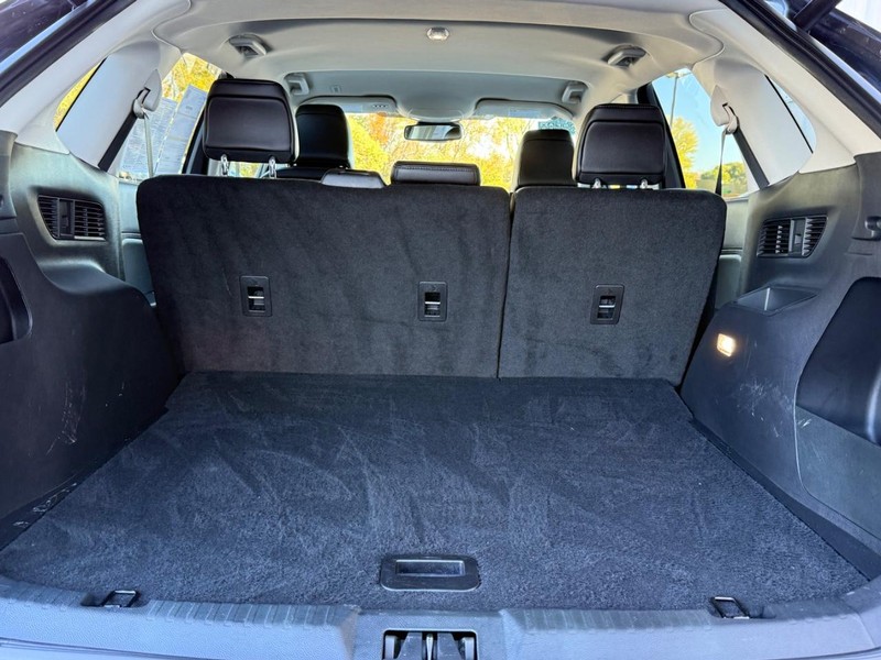 Ford Edge Vehicle Full-screen Gallery Image 05