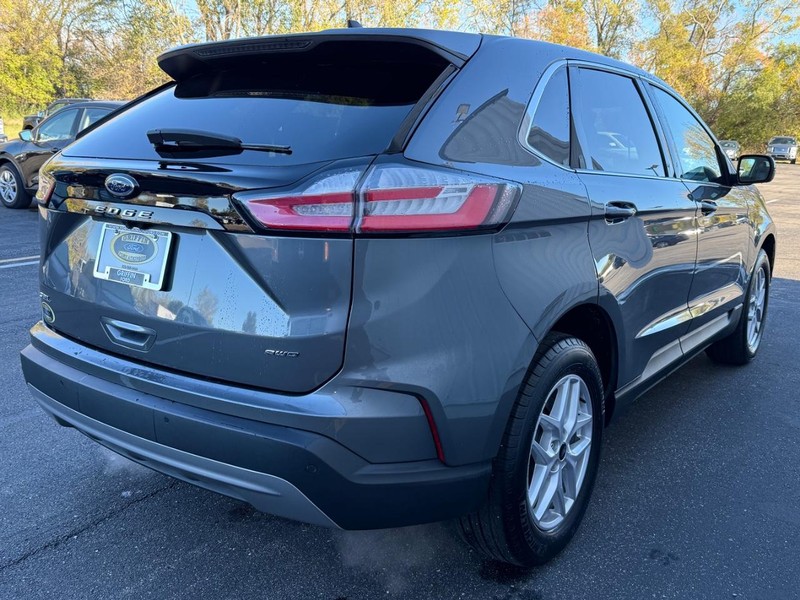 Ford Edge Vehicle Full-screen Gallery Image 06