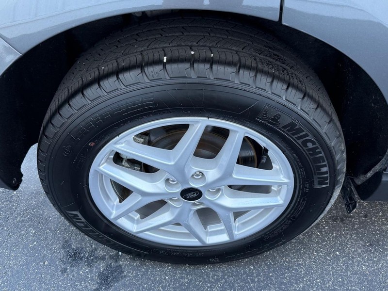 Ford Edge Vehicle Full-screen Gallery Image 07