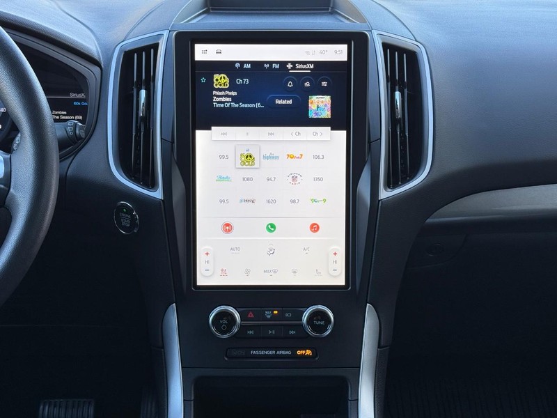 Ford Edge Vehicle Full-screen Gallery Image 11