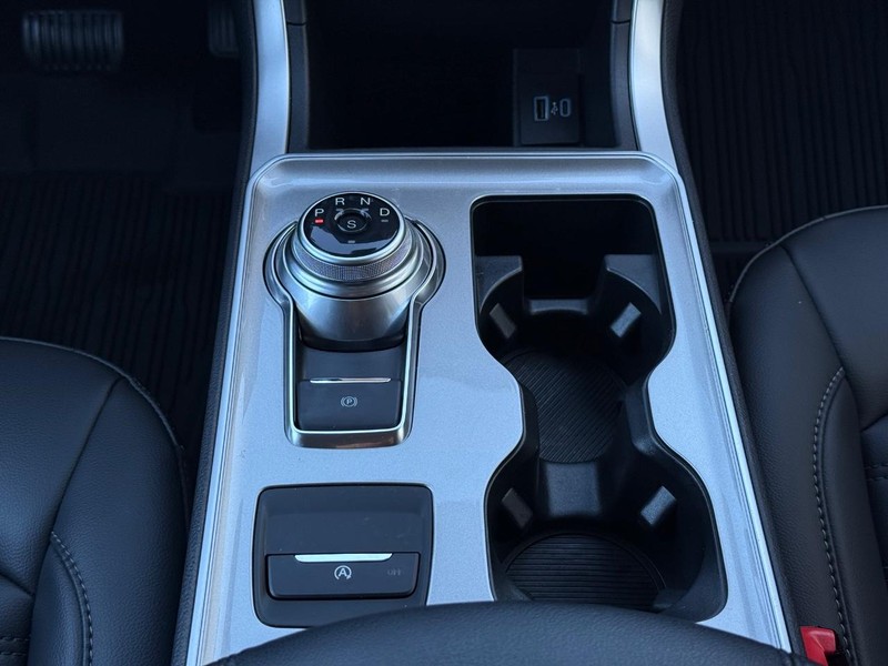 Ford Edge Vehicle Full-screen Gallery Image 12