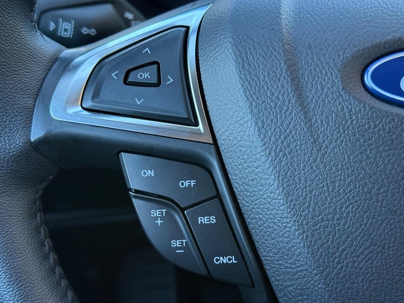 Ford Edge Vehicle Full-screen Gallery Image 15