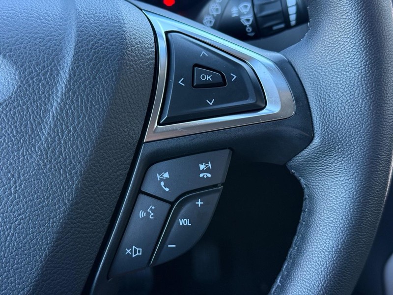 Ford Edge Vehicle Full-screen Gallery Image 16