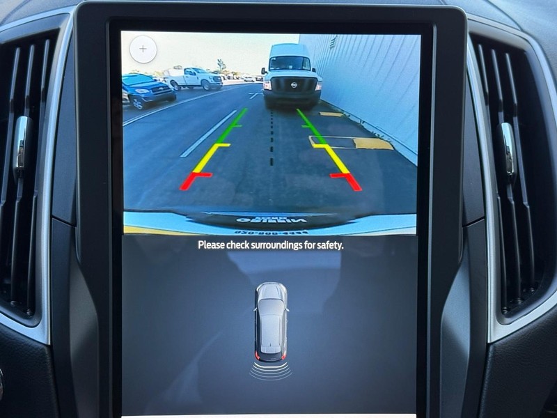 Ford Edge Vehicle Full-screen Gallery Image 18