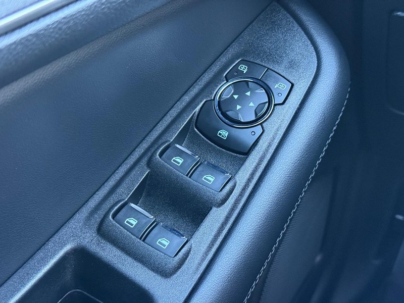 Ford Edge Vehicle Full-screen Gallery Image 20