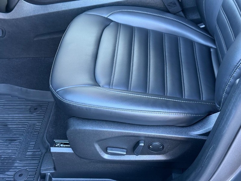 Ford Edge Vehicle Full-screen Gallery Image 21