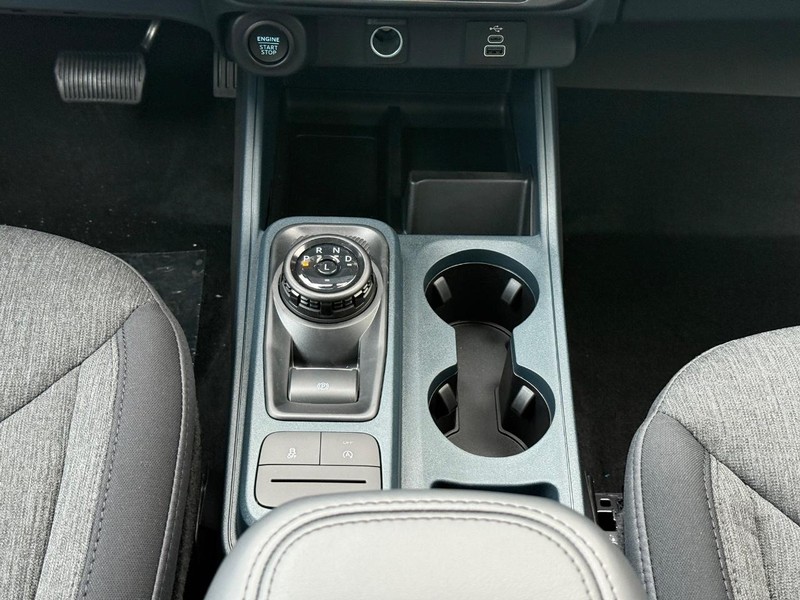 Ford Maverick Vehicle Full-screen Gallery Image 8