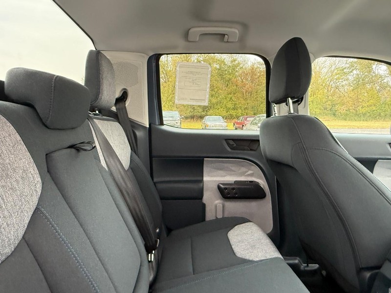 Ford Maverick Vehicle Full-screen Gallery Image 5