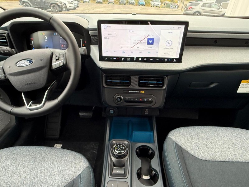 Ford Maverick Vehicle Full-screen Gallery Image 6