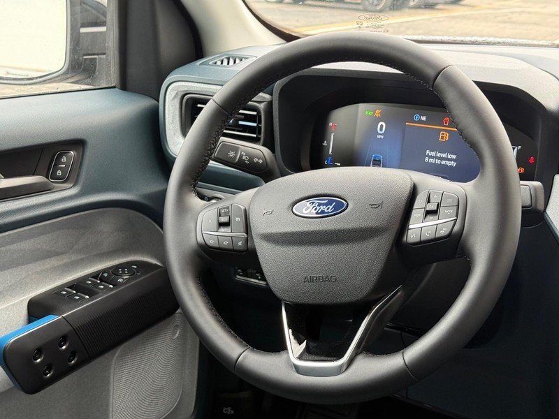 Ford Maverick Vehicle Full-screen Gallery Image 9