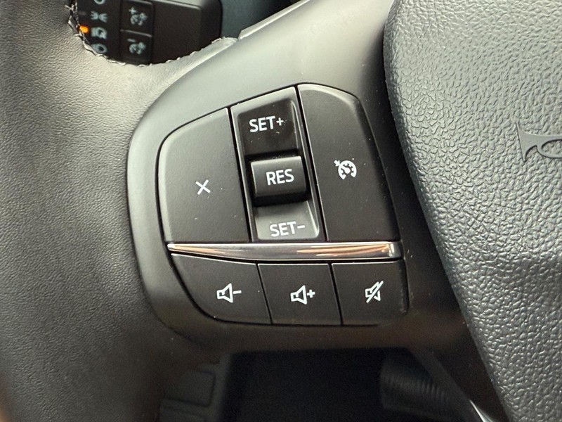 Ford Maverick Vehicle Full-screen Gallery Image 11