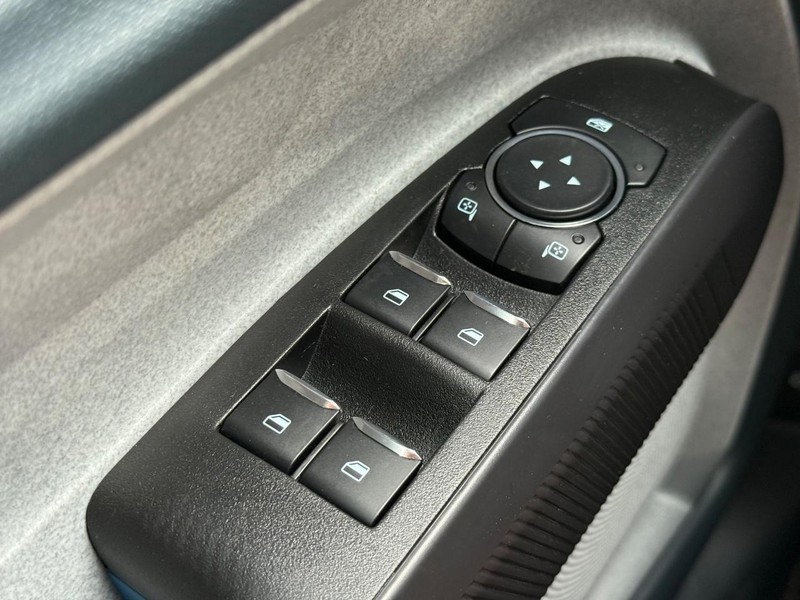 Ford Maverick Vehicle Full-screen Gallery Image 15