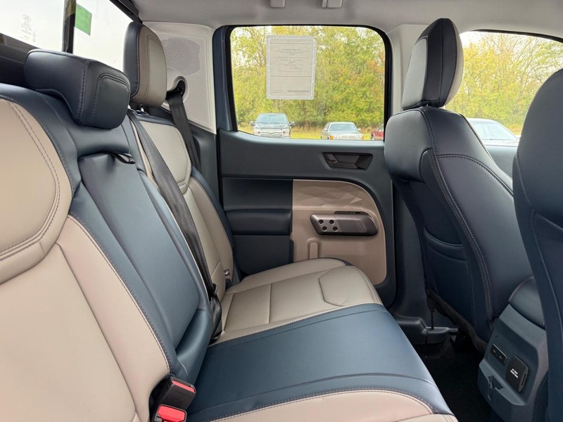 Ford Maverick Vehicle Full-screen Gallery Image 5