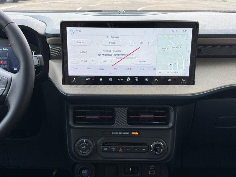 Ford Maverick Vehicle Full-screen Gallery Image 7