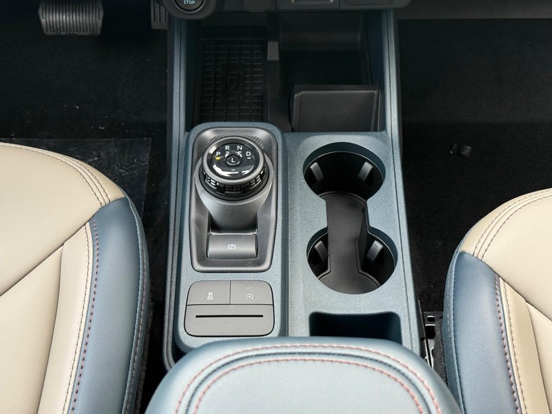 Ford Maverick Vehicle Full-screen Gallery Image 8