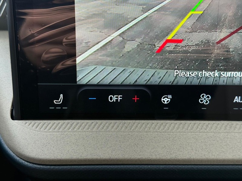 Ford Maverick Vehicle Full-screen Gallery Image 14