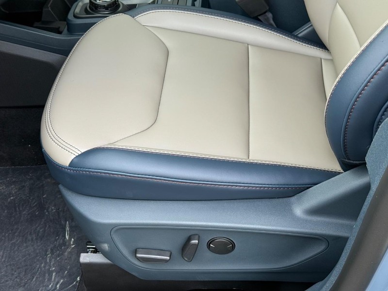 Ford Maverick Vehicle Full-screen Gallery Image 16