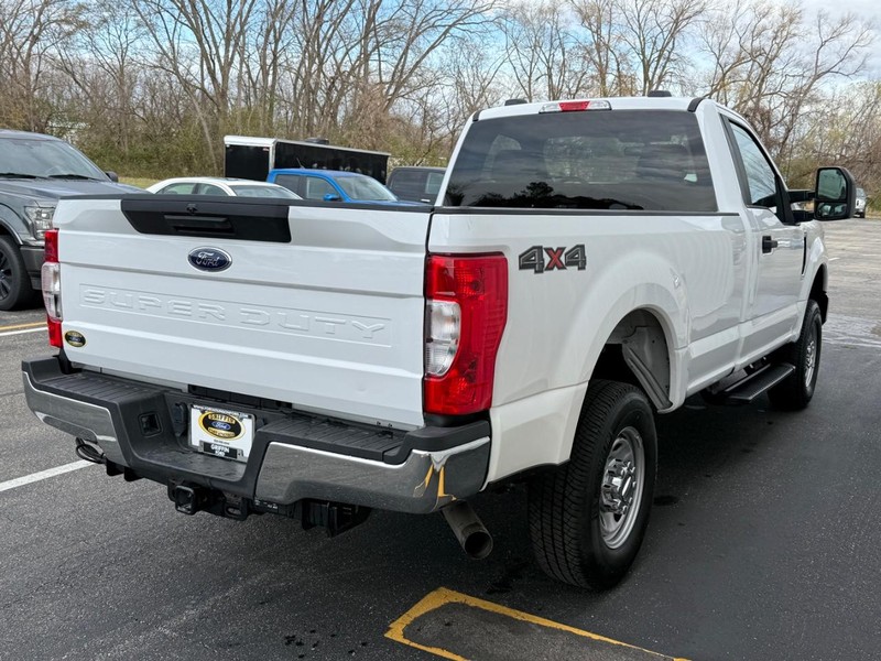 Ford Super Duty F-250 SRW Vehicle Full-screen Gallery Image 6