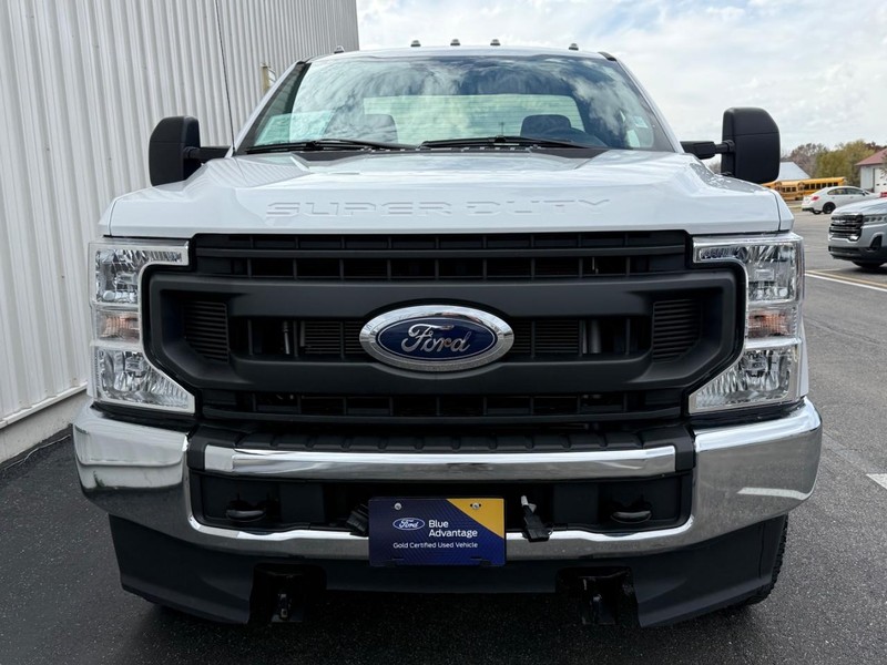 Ford Super Duty F-250 SRW Vehicle Full-screen Gallery Image 8