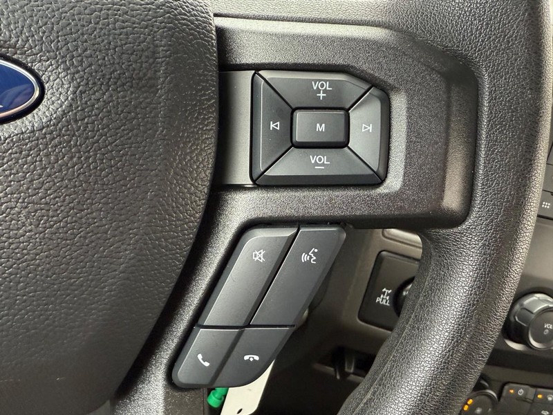 Ford Super Duty F-250 SRW Vehicle Full-screen Gallery Image 15