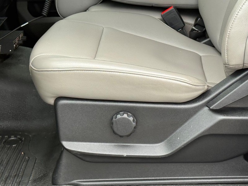 Ford Super Duty F-250 SRW Vehicle Full-screen Gallery Image 20