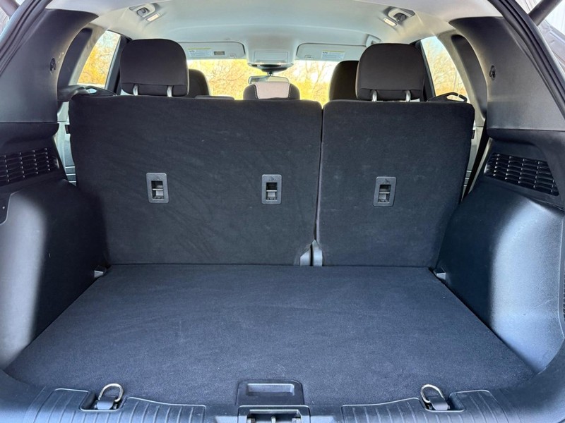 Ford Escape Vehicle Full-screen Gallery Image 5