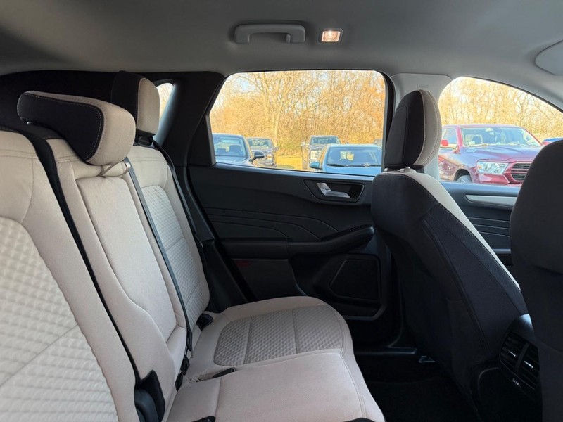 Ford Escape Vehicle Full-screen Gallery Image 9