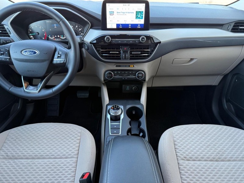 Ford Escape Vehicle Full-screen Gallery Image 10