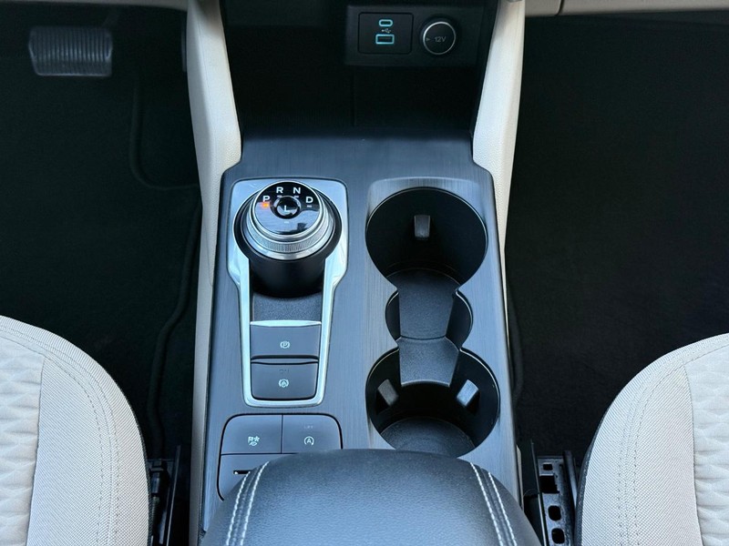 Ford Escape Vehicle Full-screen Gallery Image 12