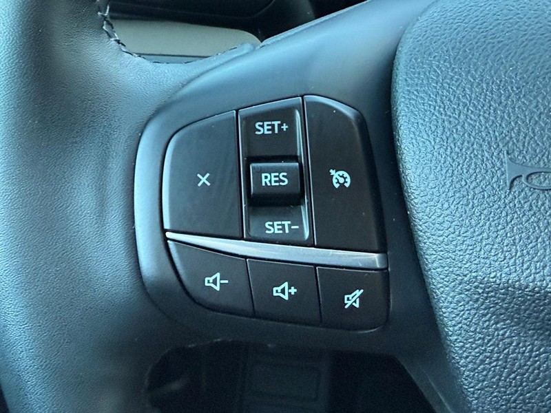 Ford Escape Vehicle Full-screen Gallery Image 15