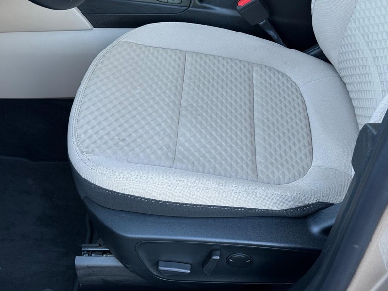 Ford Escape Vehicle Full-screen Gallery Image 20