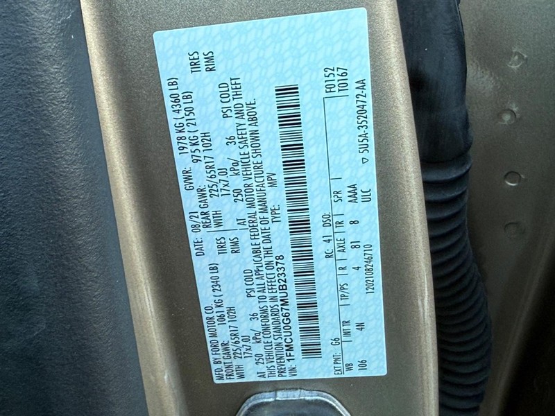 Ford Escape Vehicle Full-screen Gallery Image 21