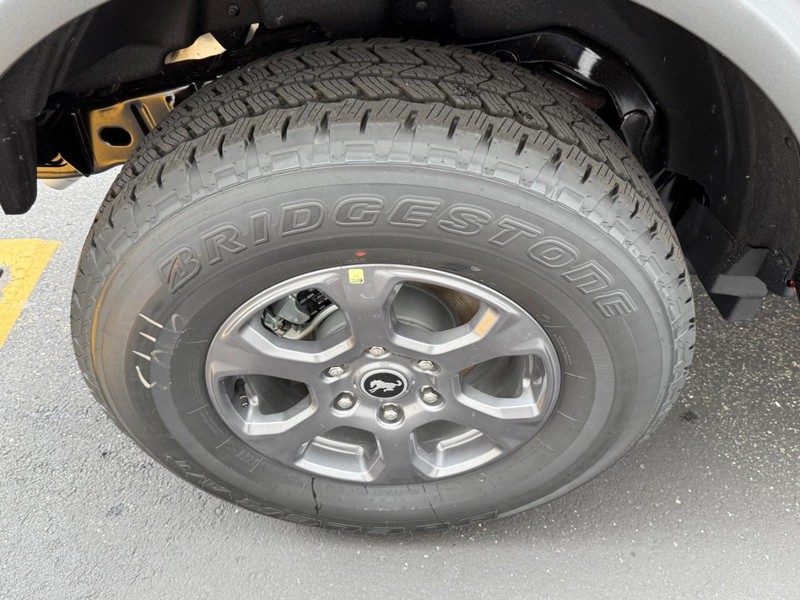 Ford Bronco Vehicle Full-screen Gallery Image 4