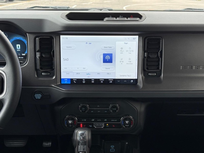 Ford Bronco Vehicle Full-screen Gallery Image 7