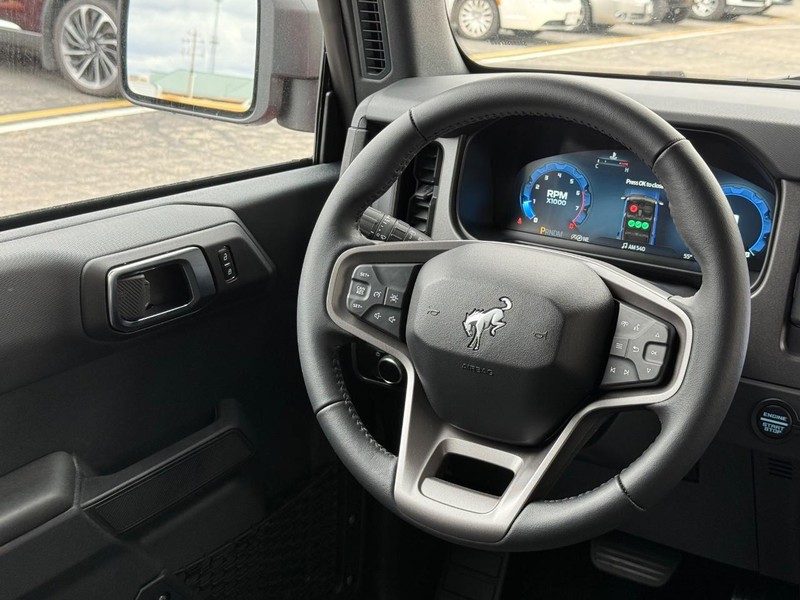 Ford Bronco Vehicle Full-screen Gallery Image 9